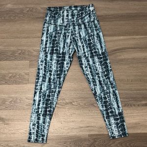 Onzie Women’s Legging- blue snakeskin print - size M/L